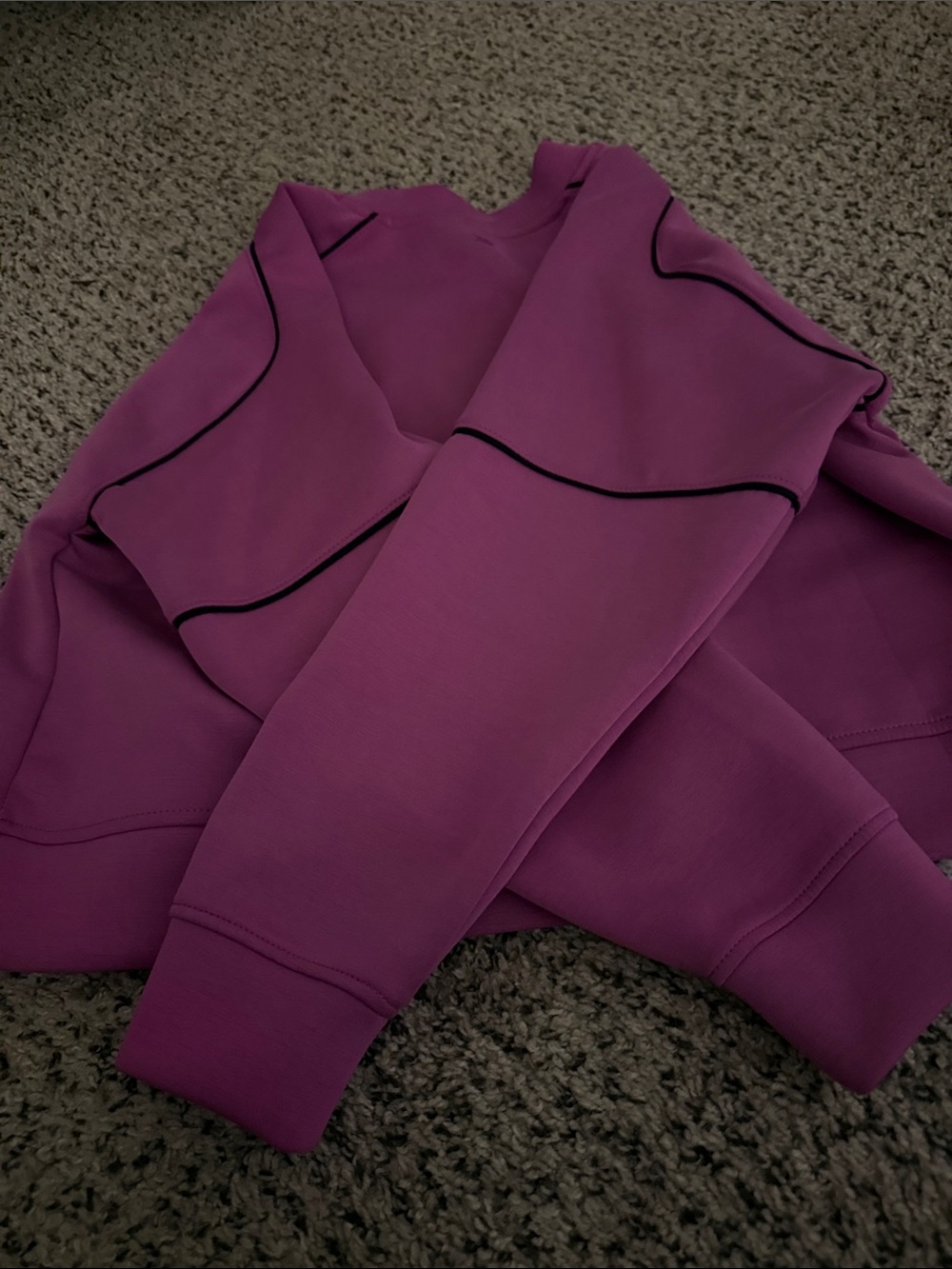 all in motion Magenta Crewneck Sweatshirt with Black Piping NWOT - Picture 3 of 3